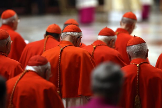vaticanul anunta ca va dezactiva acoperirea telefoniei mobile pe intregul sau teritoriu pentru a izola conclavul 68191544cad6f