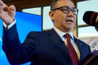 victor ponta o face pe elena lasconi idiotul util al sistemului si a anuntat ca depune impotriva ei plangere penala 6813cf4d6a0a6