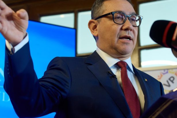 victor ponta o face pe elena lasconi idiotul util al sistemului si a anuntat ca depune impotriva ei plangere penala 6813cf4d6a0a6