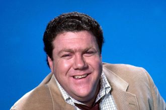 video actorul george wendt cunoscut mai ales pentru rolul lui norm din serialul cheers a murit la varsta de 76 de ani 682d98722880c