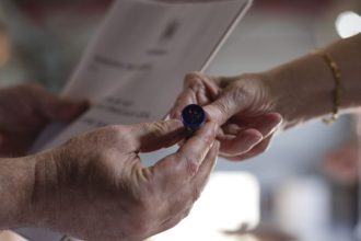 video alegeri prezidentiale 2025 turul 2 strainii care si au castigat dreptul de vot in romania faptul ca esti roman e un privilegiu 6829dff1dbbf5