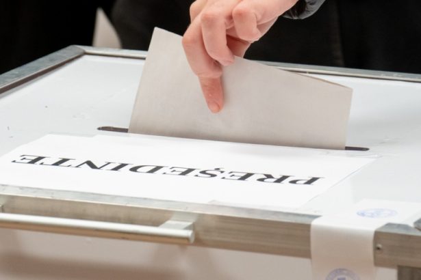 video alegeri prezidentiale 2025 turul 2 tinerii din republica moldova care voteaza pentru romania suntem chinuiti de foarte multi ani 6829d691a8cd3