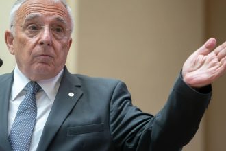 video avertisment de la bnr mugur isarescu anunta ca vin scumpiri nu va fi usor problema este finantarea deficitului bugetar 682c5e9f09585