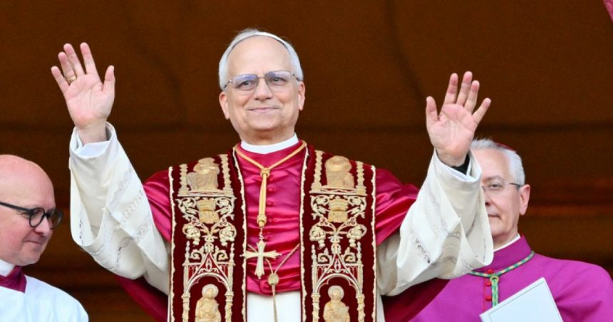 video cine este robert prevost cardinalul american care a fost ales noul papa ce spunea papa francisc despre el 681cf4ad73365