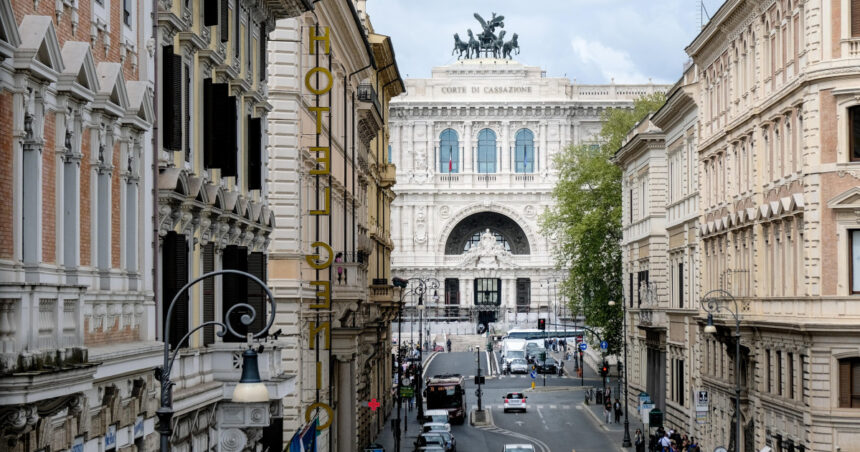 video declaratia de avere este publica in italia in spania doar inaltii demnitari sunt obligati sa o completeze regele este exceptat 6839ca55d6229
