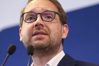 video dominic fritz preia conducerea usr dupa demisia elenei lasconi romania se afla in cel mai periculos moment de la revolutie 6818a5f5923fd