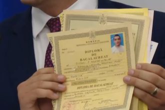 video dupa nicusor dan si george simion si a prezentat diploma de bacalaureat si a adus cu el si certificatul de casatorie 68232e741186a