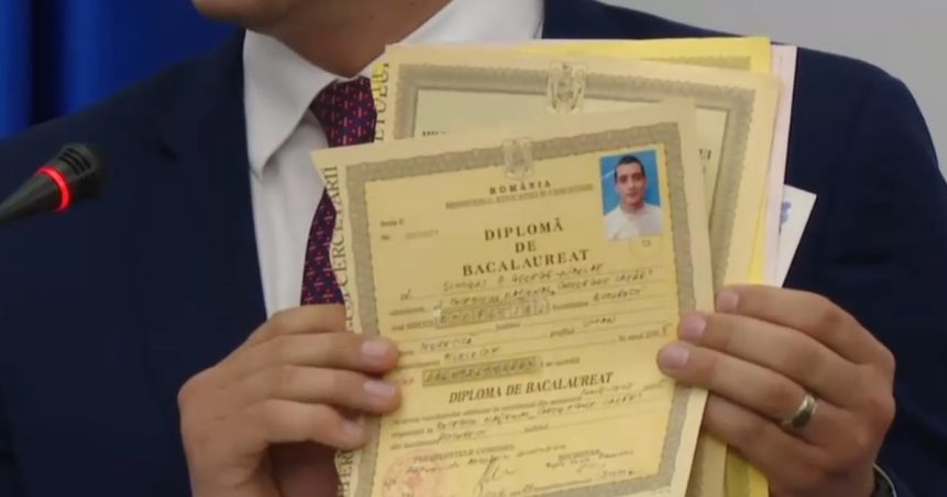 video dupa nicusor dan si george simion si a prezentat diploma de bacalaureat si a adus cu el si certificatul de casatorie 68232e741186a