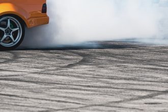 video imagini cu drifturi intr o parcare din craiova trei tineri au ramas fara permis 68207ec3f0098