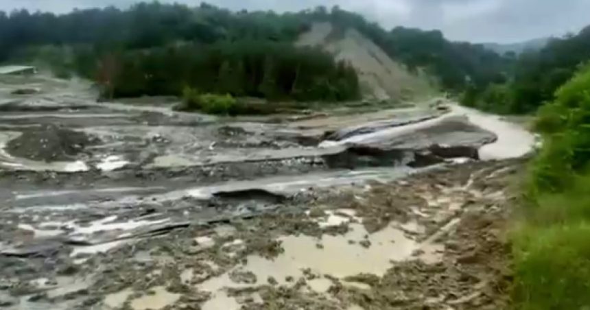video inundatii puternice la salina praid debitul paraului din zona a crescut de peste o suta de ori activitatile in zona salinei sistate 683728babbeeb