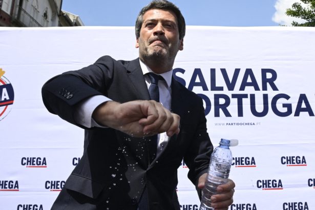 video liderului extremei drepte din portugalia i s a facut rau pentru a doua oara in public cu cateva zile inainte de alegeri 6826350b1623f