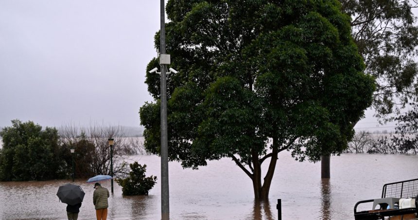 video prapad in australia din cauza inundatiilor doi oameni au murit iar mai multe localitati sunt izolate 682ee8c84de53