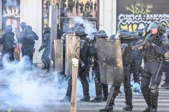 video proteste violente in franta de ziua muncii zeci de manifestanti au fost arestati in mai multe orase din tara 6813a06696d48