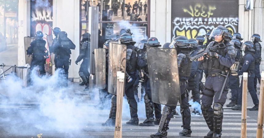 video proteste violente in franta de ziua muncii zeci de manifestanti au fost arestati in mai multe orase din tara 6813a06696d48