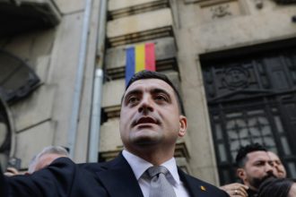 video reactii dupa ce george simion a spus ca va demisiona din functia de presedinte pentru calin georgescu 681cbdd3acd06