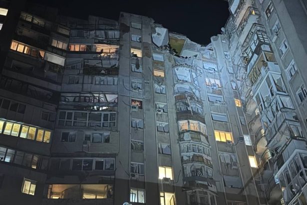 video rusii au bombardat orasul odesa cel putin doua persoane au fost ucise iar alte 15 au fost ranite 68132303155b2