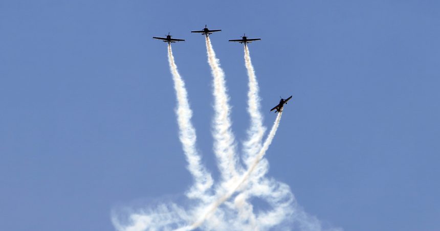 video spectacol pe cer acrobatiile celor mai buni piloti au adunat mii de oameni la iasi 6832f7493d3bc