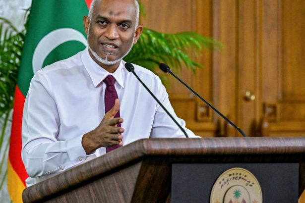 video volodimir zelenski detronat de presedintele din maldive la capitolul cea mai lunga conferinta de presa 15 ore a durat evenimentul 6818a8496cd41