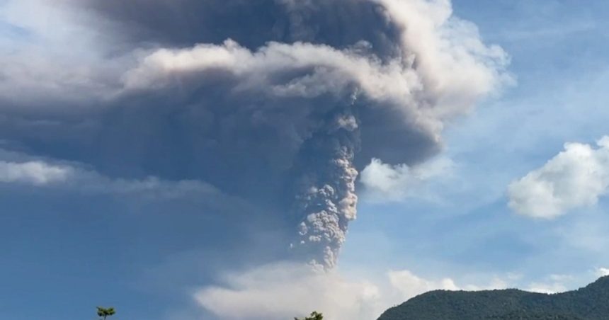 video vulcanul lewotobi laki laki a erupt indonezia a crescut nivelul de alerta la maximum 682ac30da72a2