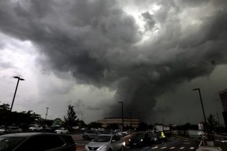 videofoto tornade si furtuni puternice in sua cel putin 27 de morti in missouri si kentucky 6829b90ad6d12