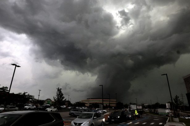 videofoto tornade si furtuni puternice in sua cel putin 27 de morti in missouri si kentucky 6829b90ad6d12