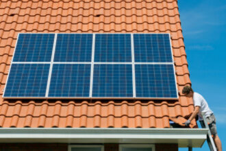 14 800 de familii vulnerabile vor primi vouchere pentru reabilitarea termica a locuintei si panouri fotovoltaice 68432c07c1b18