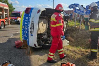 accident grav in neamt o autospeciala a politiei aflata in misiune s a rasturnat dupa ce a fost acrosata de un alt autoturism 685c3f0b82f75