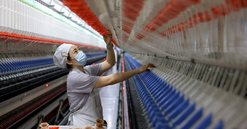 activitatea fabricilor din china a scazut neasteptat in luna mai cu cel mai abrupt declin din 2022 68404de97e40e