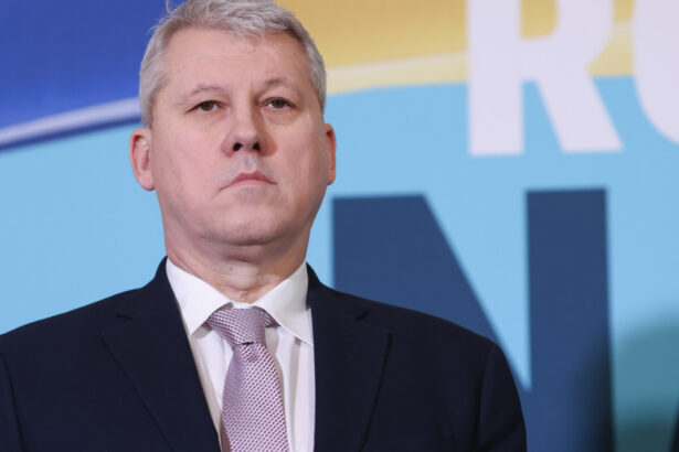 catalin predoiu anunta ca primeste o singura indemnizatie lunara aferenta functiei de ministru 685db02a51190