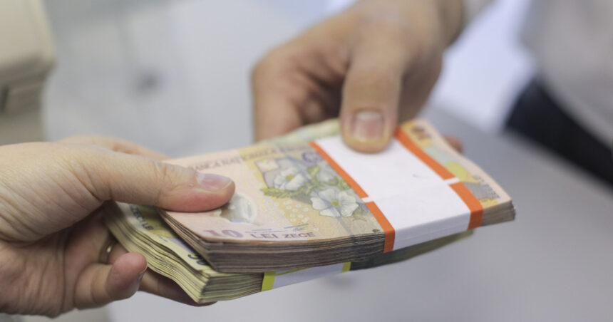 cinci functionari bancari sunt anchetati pentru ca ar fi ajutat o grupare sa obtina credite de 18 milioane de lei cu acte false 684b34329719c
