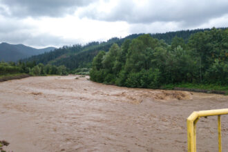 cod portocaliu si cod galben de inundatii in aproximativ 30 de judete din romania risc crescut de viituri in zonele montane 6842c5c862410