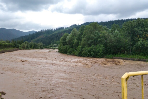 cod portocaliu si cod galben de inundatii in aproximativ 30 de judete din romania risc crescut de viituri in zonele montane 6842c5c862410