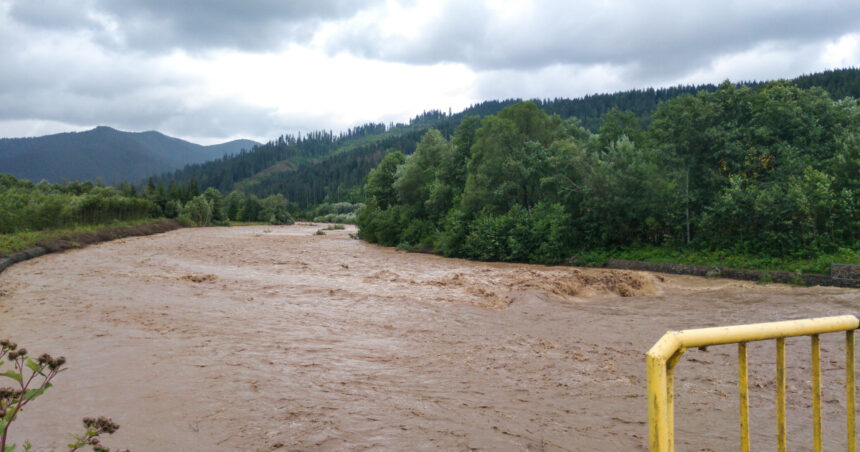 cod portocaliu si cod galben de inundatii in aproximativ 30 de judete din romania risc crescut de viituri in zonele montane 6842c5c862410