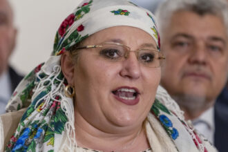 diana sosoaca anunta excluderea din s o s romania a trei senatori si vrea desfiintarea grupului parlamentar 6862676c7f152