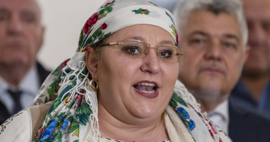 diana sosoaca anunta excluderea din s o s romania a trei senatori si vrea desfiintarea grupului parlamentar 6862676c7f152