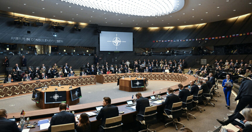 dilema liderilor nato cum sa l invite pe zelenski la summitul de la haga din aceasta luna fara sa l supere pe donald trump 6843166a4f179