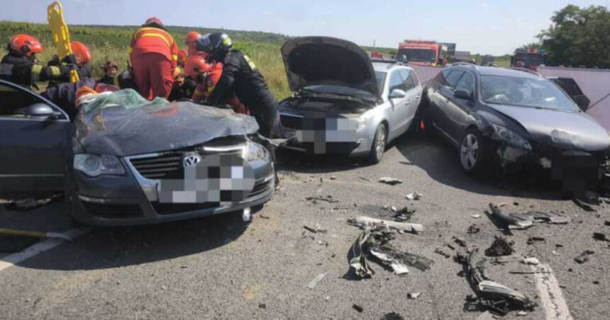 doi copii si doi adulti au fost transportati la spital dupa un accident pe dn 19 in care au fost implicate patru masini 6850757ea7733