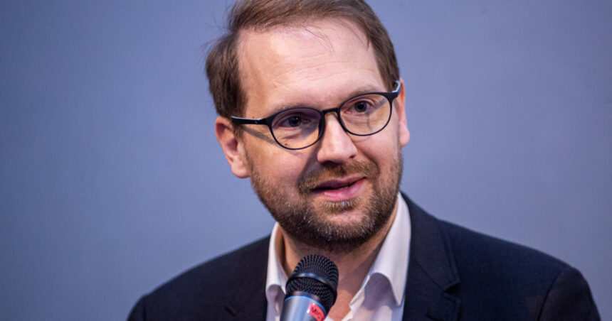 dominic fritz trebuie sa terminam cu o politica externa in forma de roman ghiocel 68569da19734b