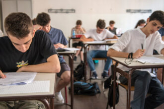 evaluarea nationala 2025 elevii sustin luni 23 iunie prima proba scrisa la limba si literatura romana 68582c1740606
