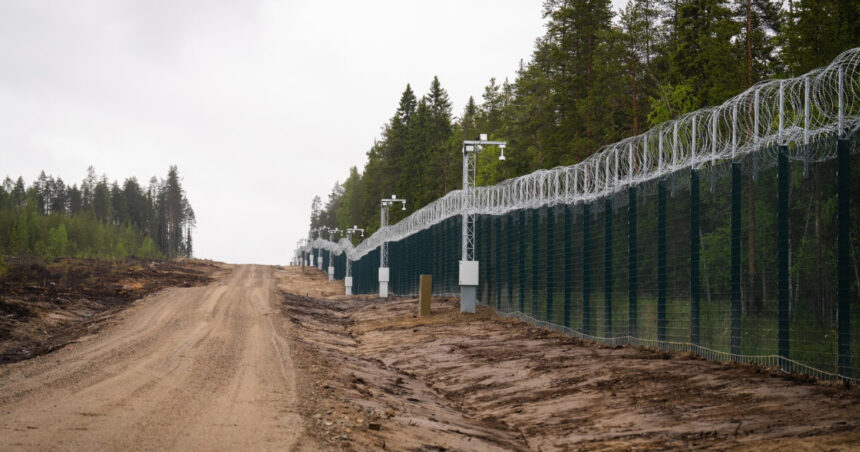 finlanda inchide cu gard inalt de aproape 5 metri inca un tronson al frontierei cu rusia 685bac105629c