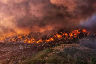 foto incendiu de proportii la o groapa de deseuri din dambovita a fost emis mesaj ro alert interventie dificila a pompierilor 685aff31d58b3