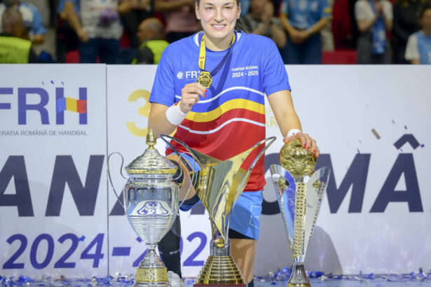 foto o statie stb a fost redenumita in cristina neagu in semn de omagiu pentru una dintre cele mai bune handbaliste ale lumii 6843eabf75594