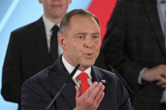 furie in polonia dupa ce o publicatie israeliana l a numit pe karol nawrocki revizionist al holocaustului 683f269902335
