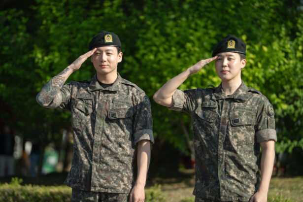 grupul k pop bts se pregateste de reunire ultimele doua vedete si au incheiat stagiul militar obligatoriu ne am intors 68511202c922e