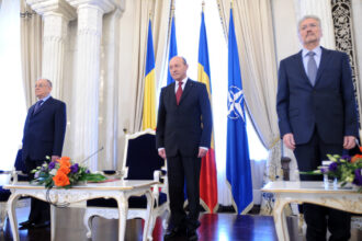 iliescu l a criticat pe basescu a vrut sa mascheze incalcarea principiilor democratiei ce spune despre revizuirea constitutiei 6854065dda9f3