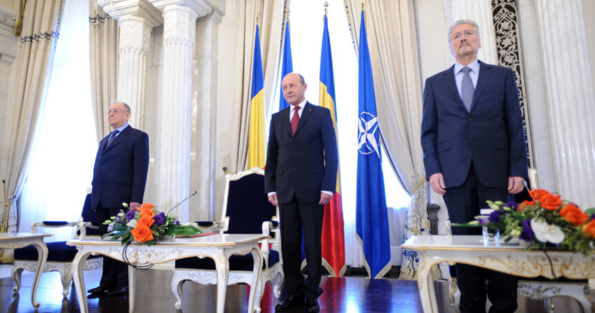 iliescu l a criticat pe basescu a vrut sa mascheze incalcarea principiilor democratiei ce spune despre revizuirea constitutiei 6854065dda9f3