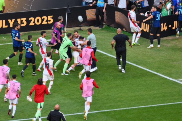incaierare pe teren dupa meciul inter milano river plate ce a facut chivu 685d7e7b83845