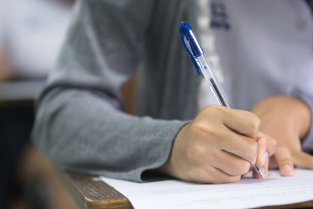 incep probele scrise ale examenului de bacalaureat cu limba si literatura romana elevii vor putea vedea lucrarile dupa evaluare 6847d4b5f0356