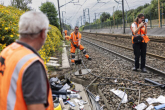 intarzieri majore si trenuri eurostar anulate dupa ce sute de metri de cabluri au fost furate pe linia de mare viteza 685c09d0a20f8