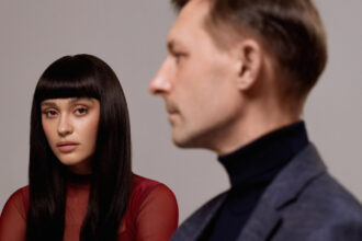 iqos anunta o colaborare inedita intre irina rimes si roman tolici surprize pe viitoarea platforma experientiala inovatoare 683d533e2d810